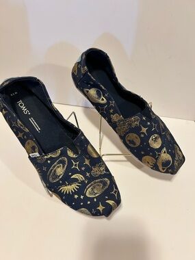 TOMS Women's Navy & Gold Celestial Slip-On Espadrilles - size 7.5